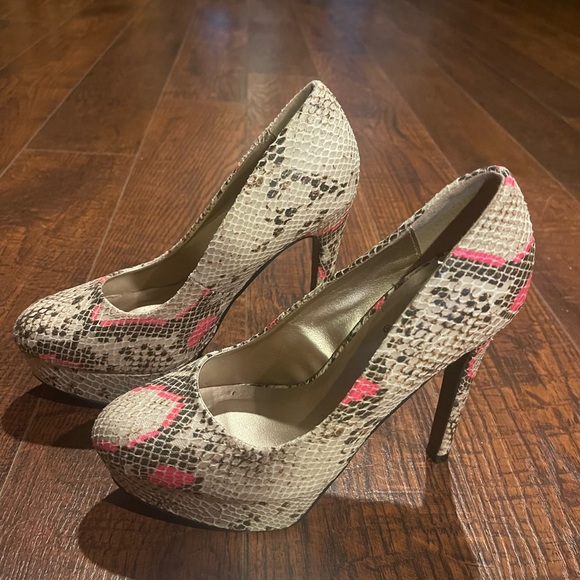 Qupid Beige/Fushia Snake Style  Suede Platform Stiletto High Heels Size 5.5 - Picture 7 of 15